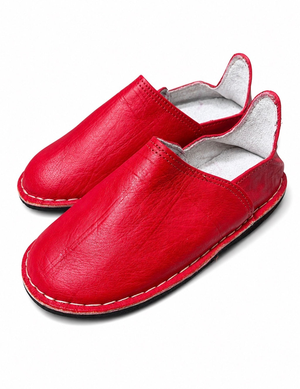 Babouche marocaine en cuir rouge — chaussure artisanale fait main au Maroc