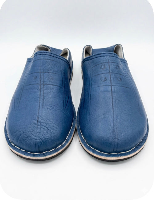 Babouche marocaine en cuir bleu marine — chaussure artisanale fait main au Maroc