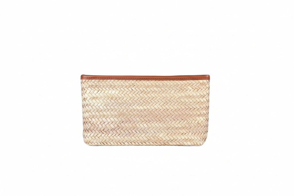 Pochette en fibre naturelle brodée — artisanat marocain fait main au Maroc