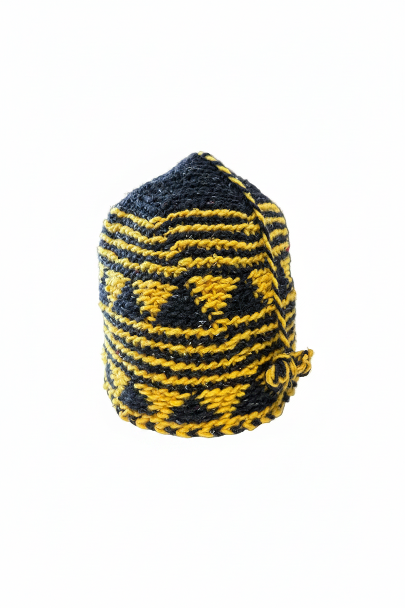 Bonnet tricoté artisanal en laine jaune et noir — fait main au Maroc