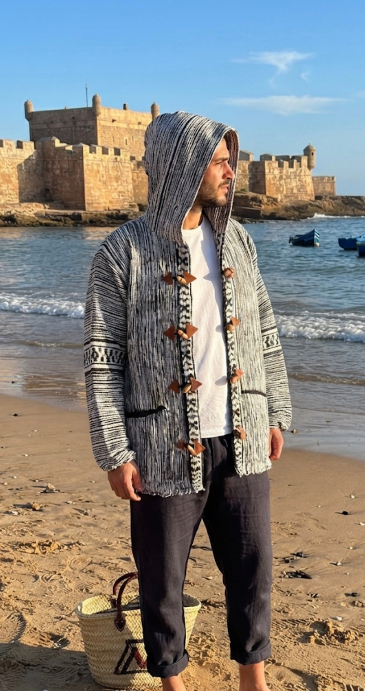 Veste berbère à capuche en laine tissée gris chiné et blanc — pièce unique artisanat marocain