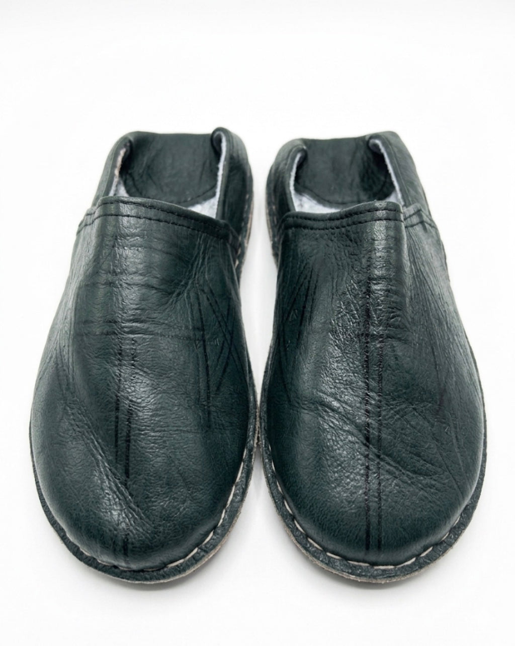 Babouche marocaine en cuir bleu nuit — chaussure artisanale fait main au Maroc