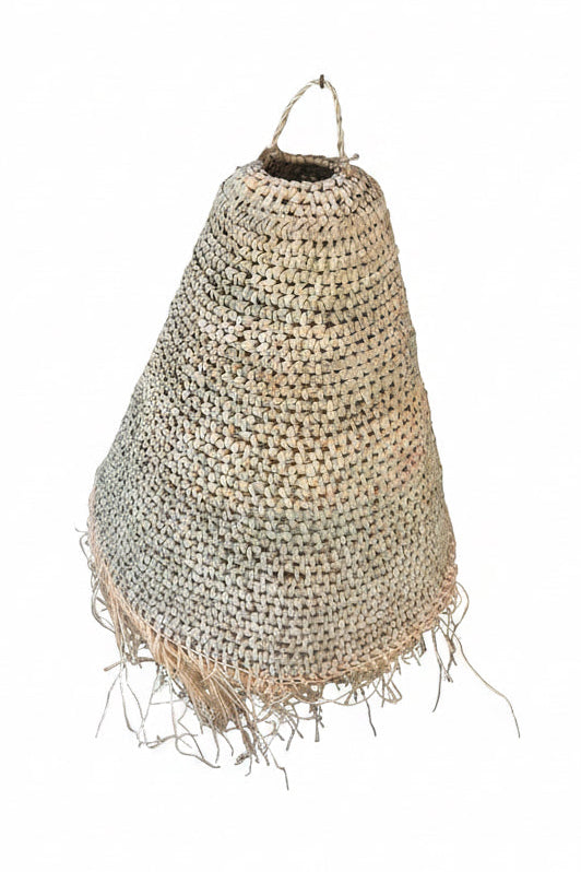 Suspension tamila tressée en doum et franges raphia — luminaire artisanal marocain, fait main au Maroc