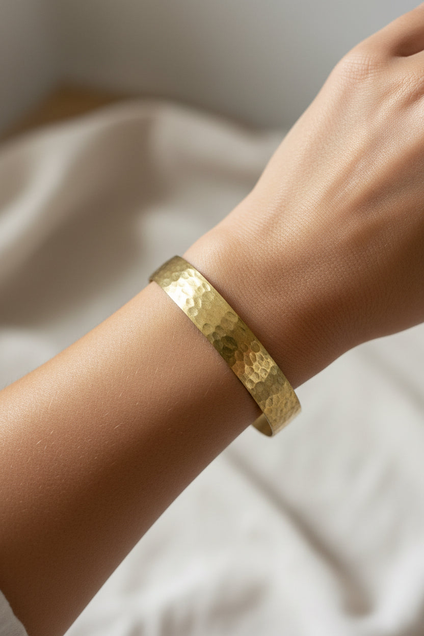 Bracelet Manchette en Laiton Martelé Doré