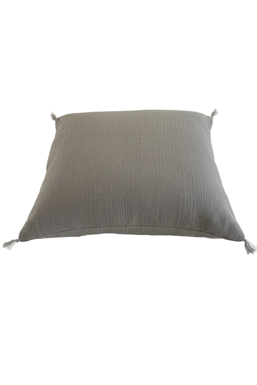 Housse de coussin Sabra taupe et broderies — soie de cactus artisanat marocain fait main