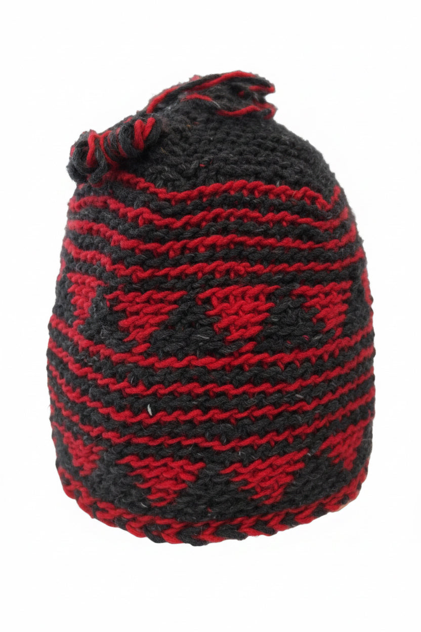 Bonnet tricoté artisanal en laine rouge et noir — fait main au Maroc