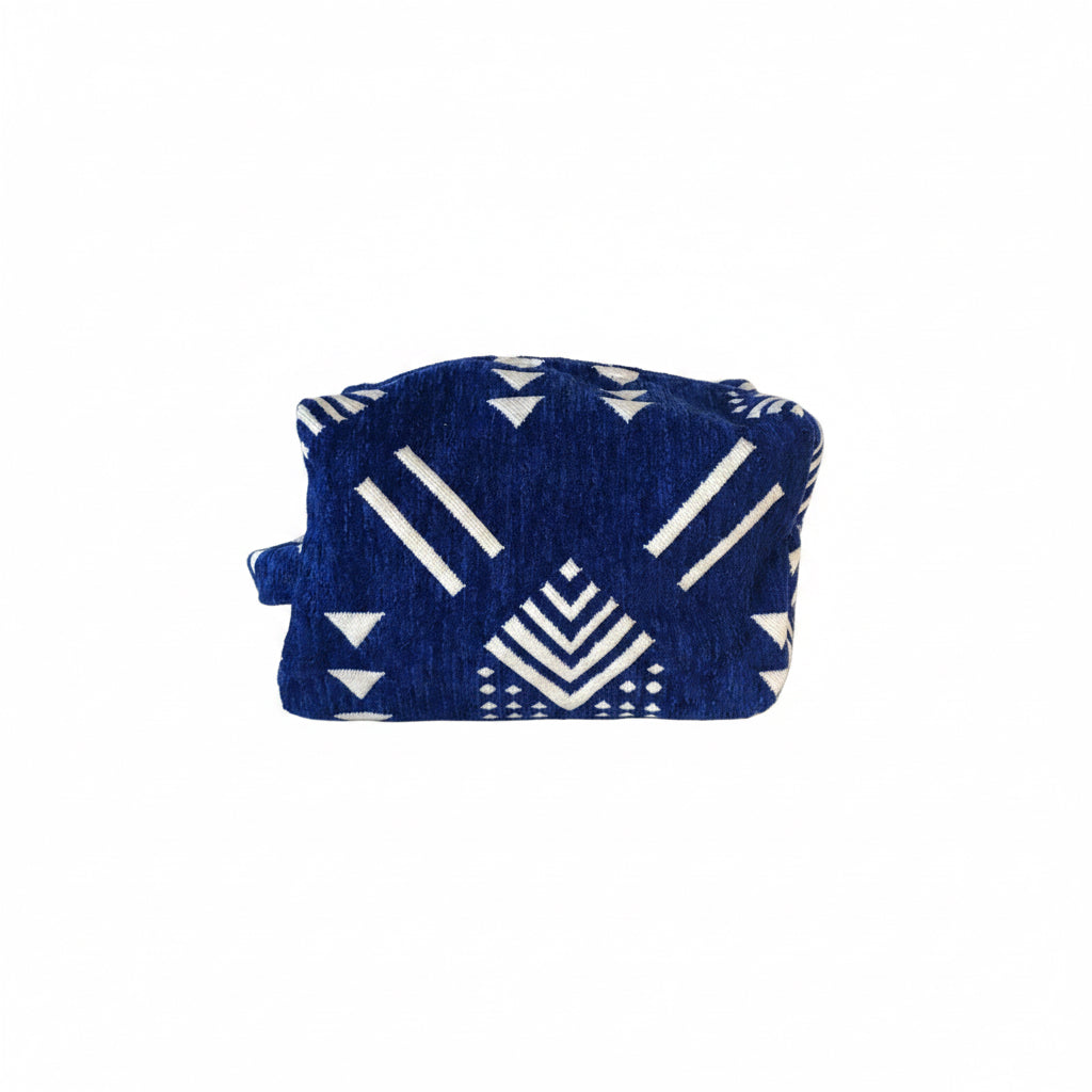 Trousse de toilette en velours bleu et blanc, motifs zellige — artisanat marocain fait main