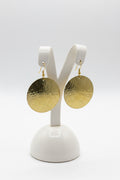 Boucles d'oreilles disques martelées en laiton — artisanat marocain fait main