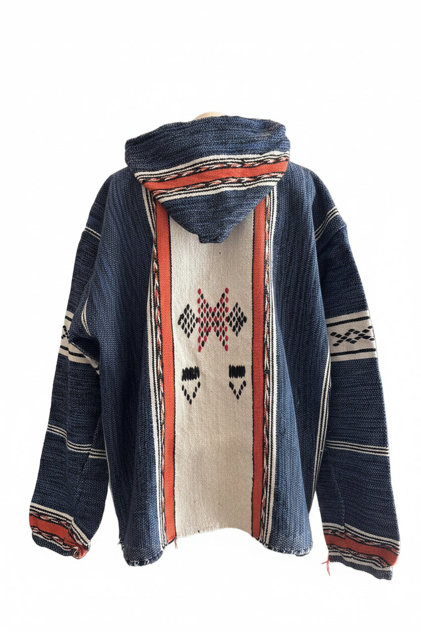 Veste berbère à capuche en laine tissée indigo et blanc — pièce unique artisanat marocain