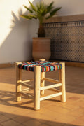 Tabouret en bois d'eucalyptus et boucherouite — mobilier artisanal marocain fait main