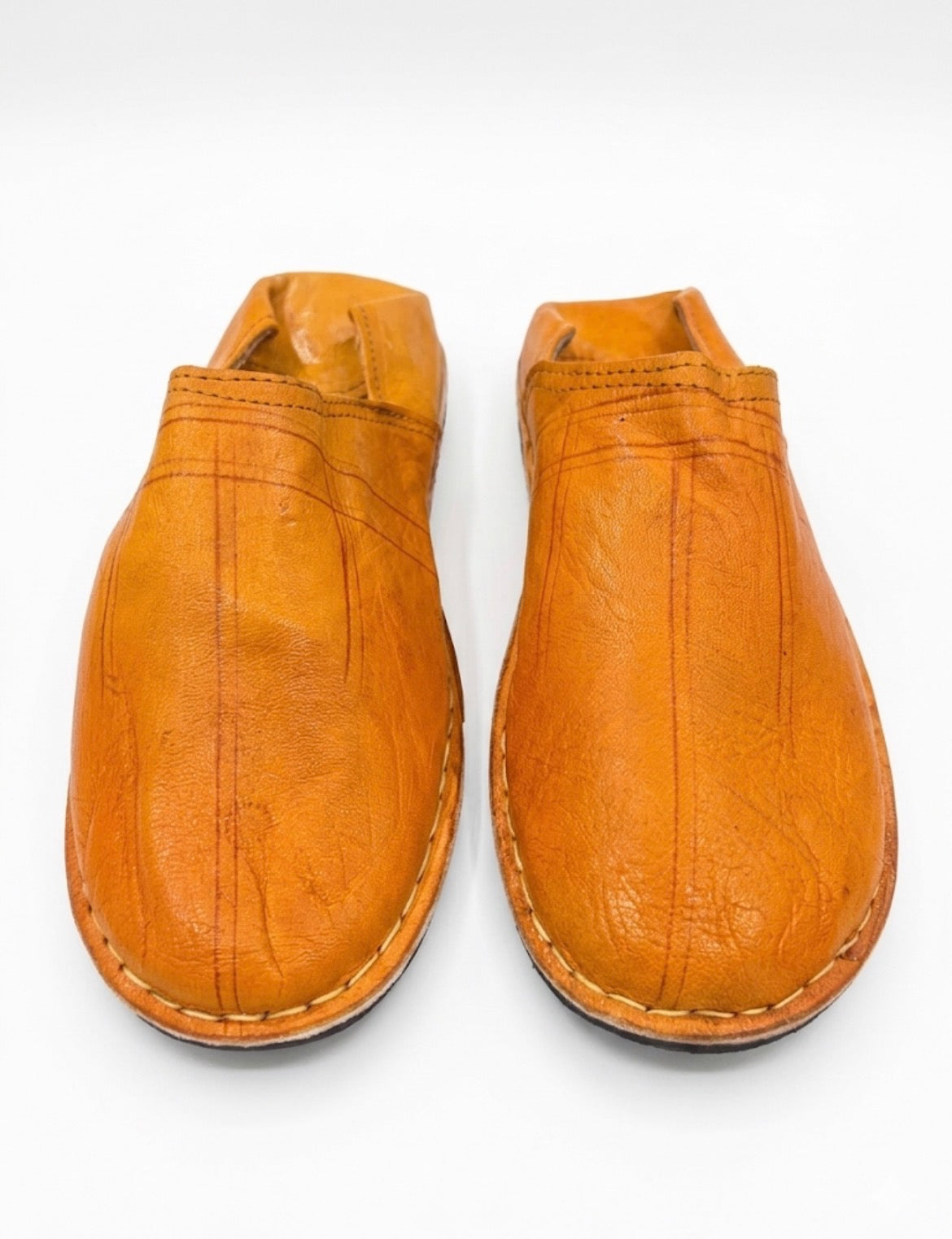 Babouche marocaine en cuir orange — chaussure artisanale fait main au Maroc