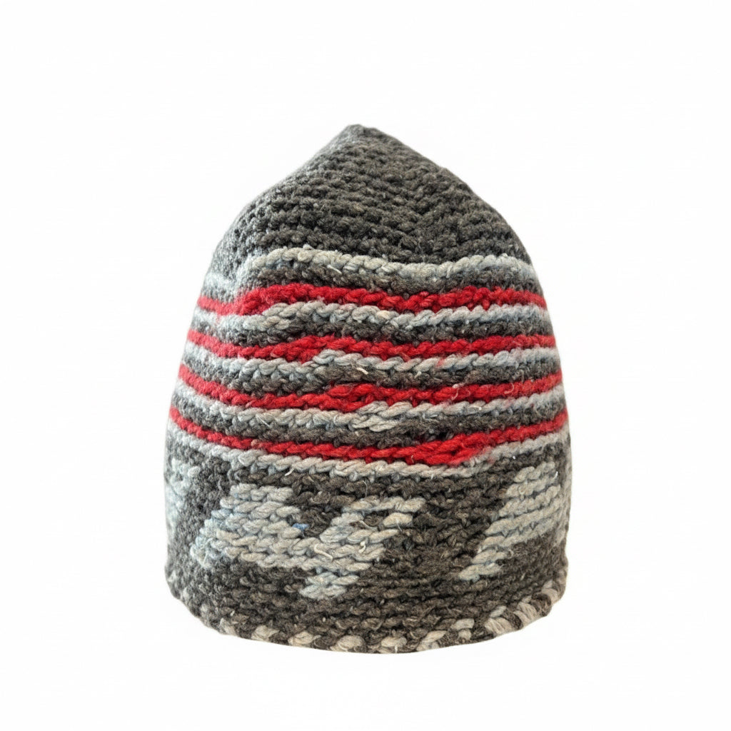 Bonnet tricoté artisanal en laine gris et rouge — fait main au Maroc
