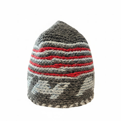 Bonnet tricoté artisanal en laine gris et rouge — fait main au Maroc