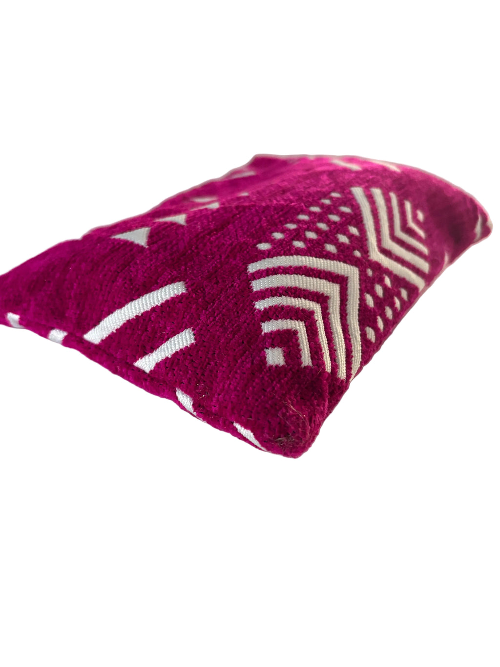Pochette plate fuchsia et blanc motifs berbères — artisanat marocain fait main au Maroc
