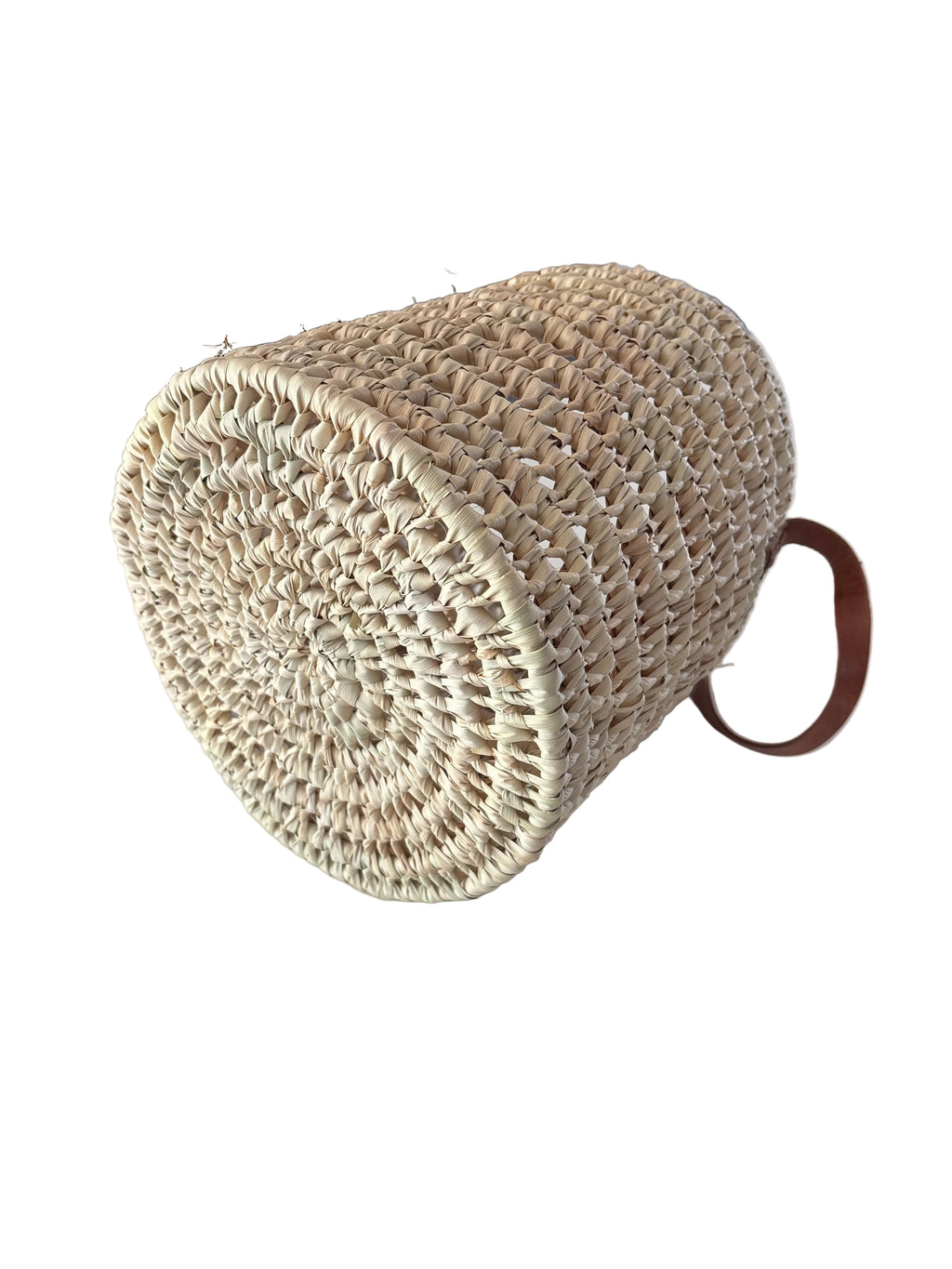 Panier tressé en feuille de palmier et anses cuir — fait main au Maroc