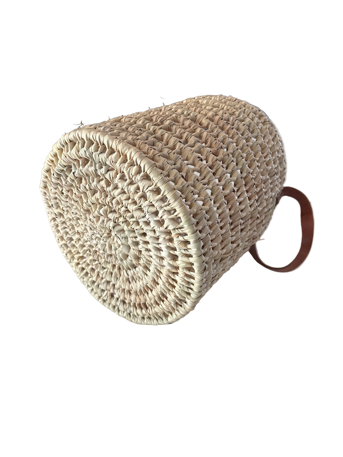 Panier tressé en feuille de palmier et anses cuir — fait main au Maroc