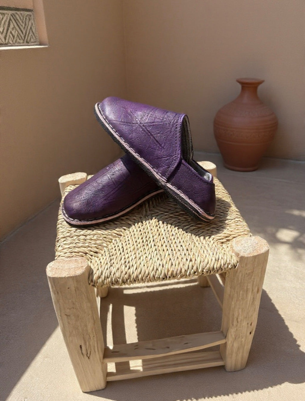 Babouche marocaine en cuir violet — chaussure artisanale fait main au Maroc