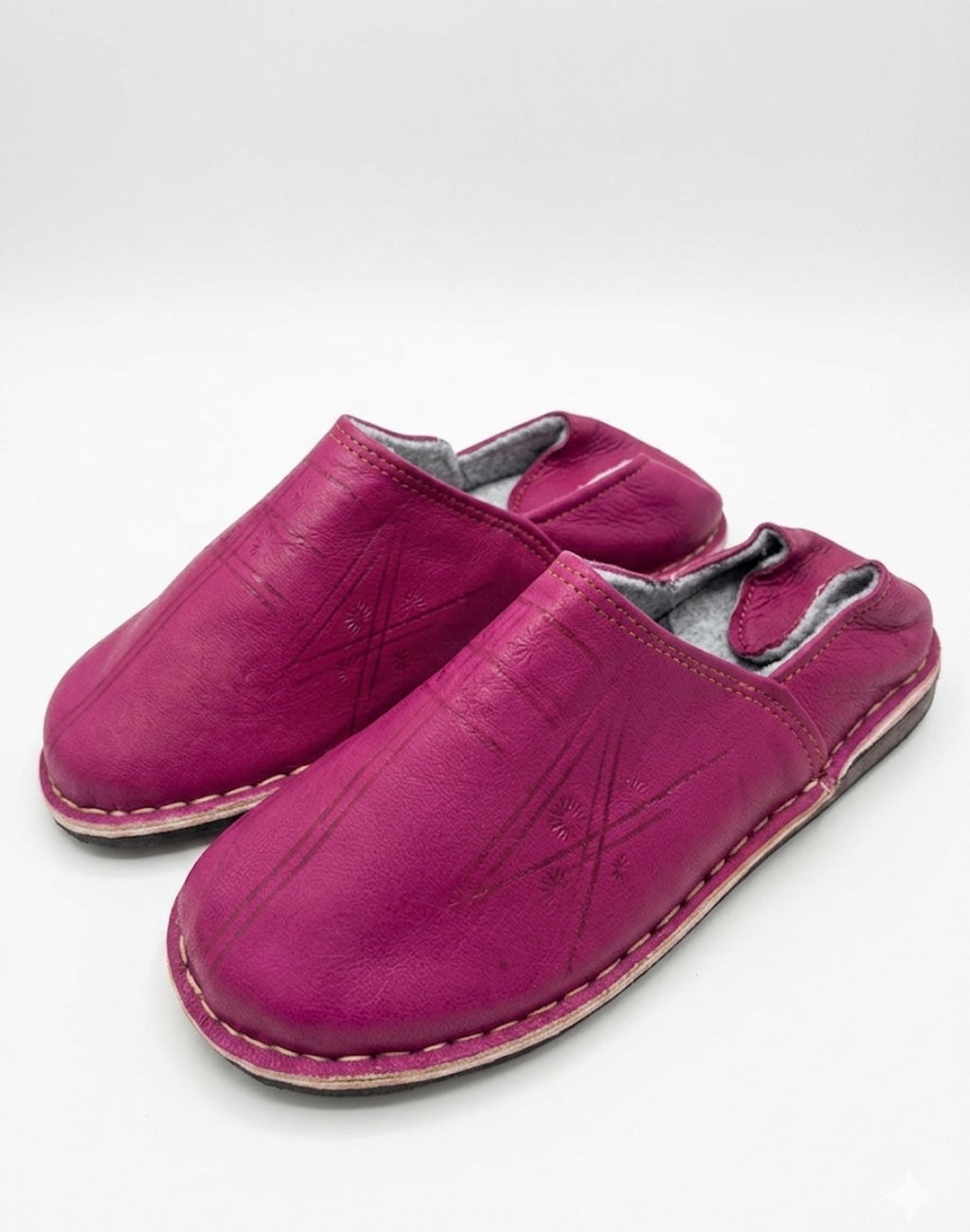 Babouche marocaine en cuir rose — chaussure artisanale fait main au Maroc