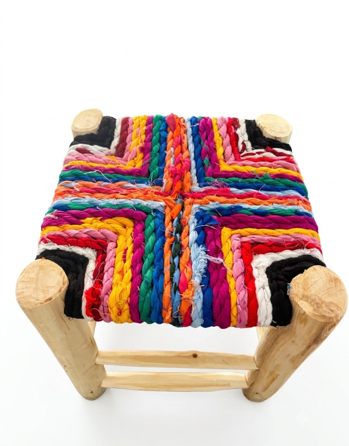 Tabouret en bois d'eucalyptus et boucherouite — mobilier artisanal marocain fait main