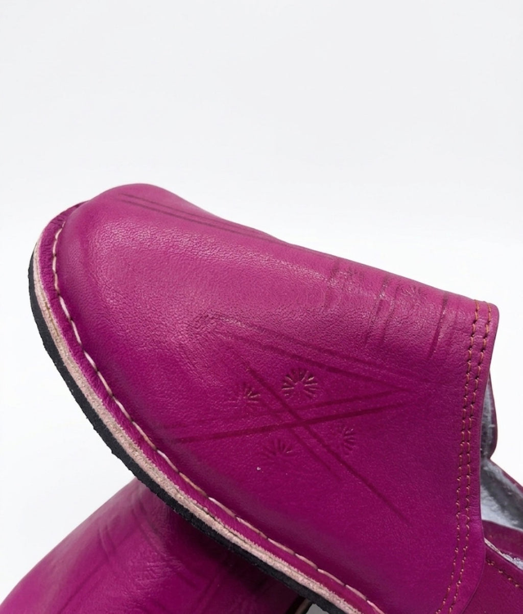 Babouche marocaine en cuir rose — chaussure artisanale fait main au Maroc