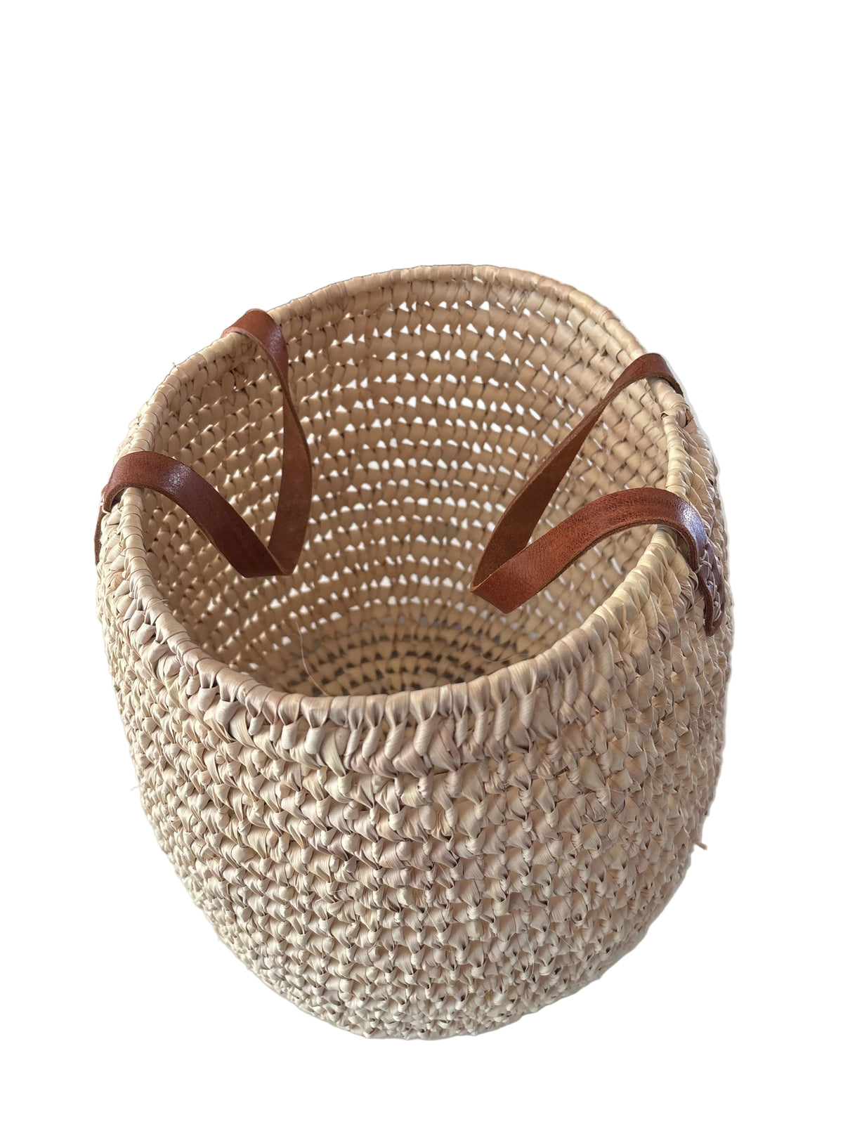 Panier tressé en feuille de palmier et anses cuir — fait main au Maroc