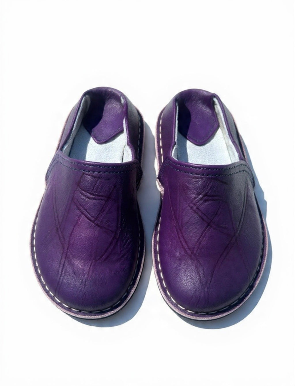 Babouche marocaine en cuir violet — chaussure artisanale fait main au Maroc