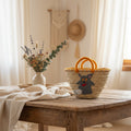 Panier enfant en fibre naturelle brodé anses laine orange — artisanat marocain fait main