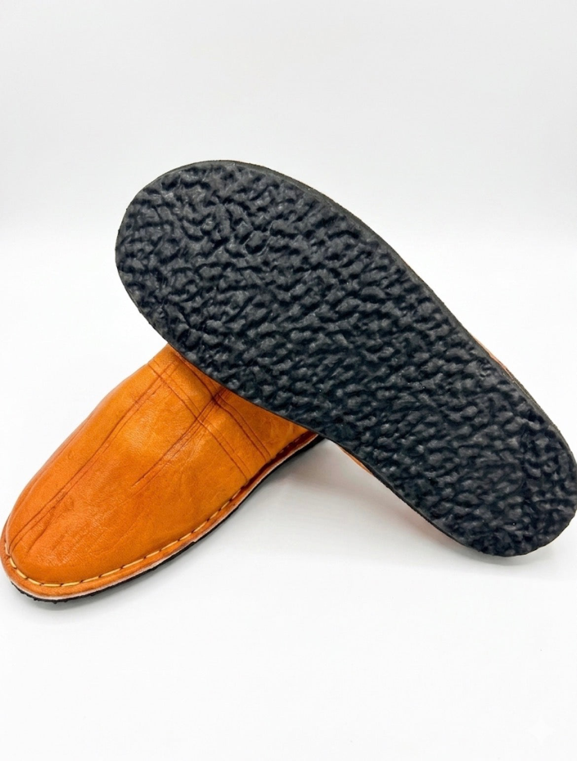 Babouche marocaine en cuir orange — chaussure artisanale fait main au Maroc