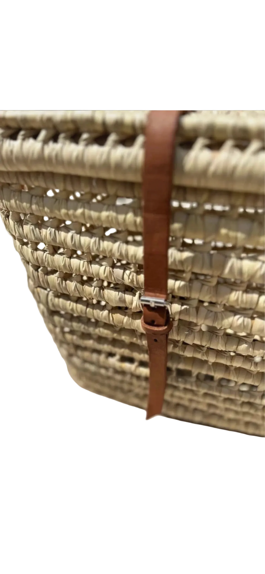Malle tressée en feuilles de palmier 80 cm poignée cuir — pièce unique artisanale, fait main au Maroc