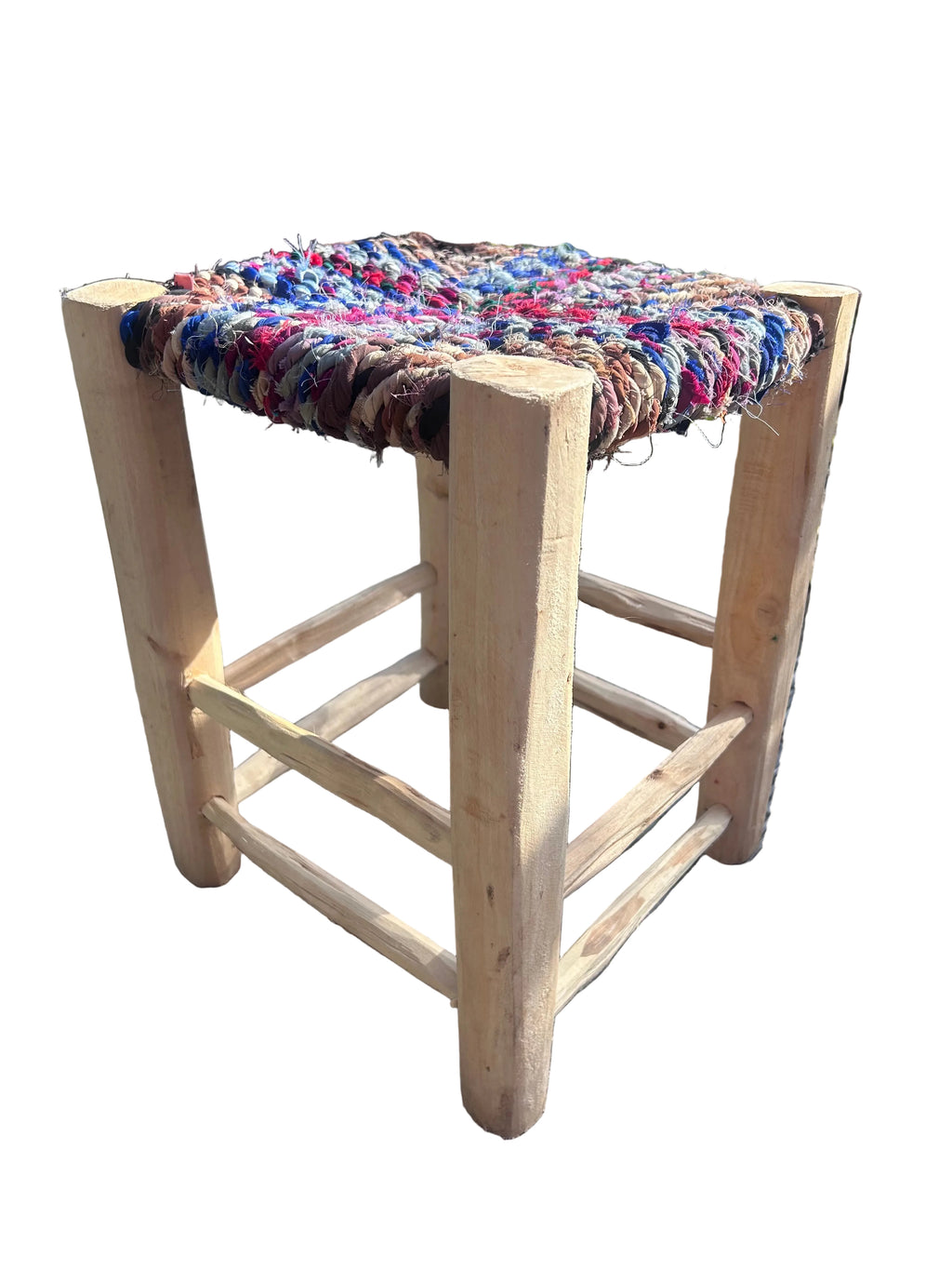 Tabouret en bois d'eucalyptus et boucherouite — mobilier artisanal marocain fait main
