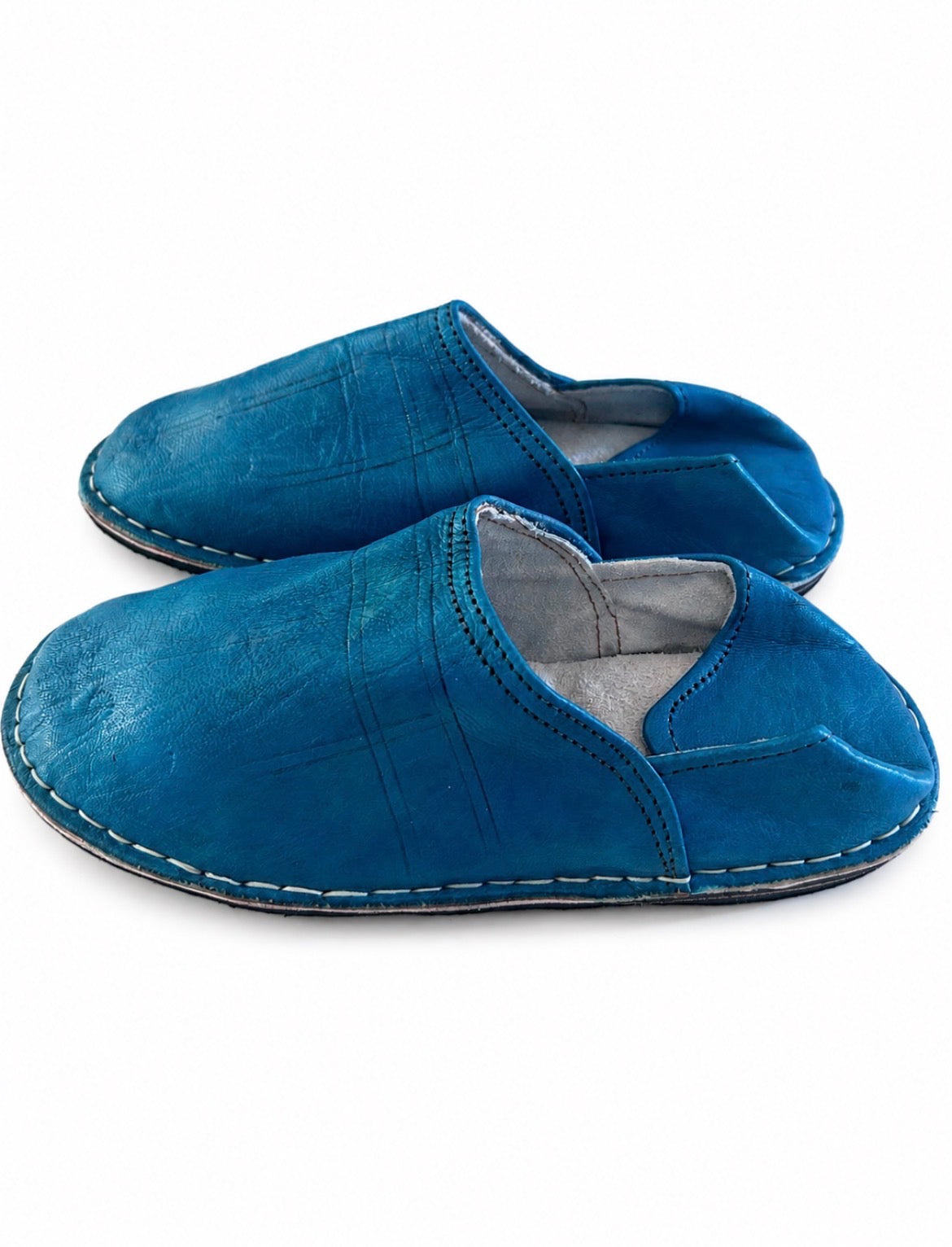 Babouche marocaine en cuir bleu azur — chaussure artisanale fait main au Maroc