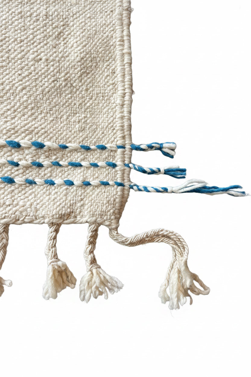 Tapis berbère géométrique ivoire terracotta et bleu cobalt — tissé main Maroc