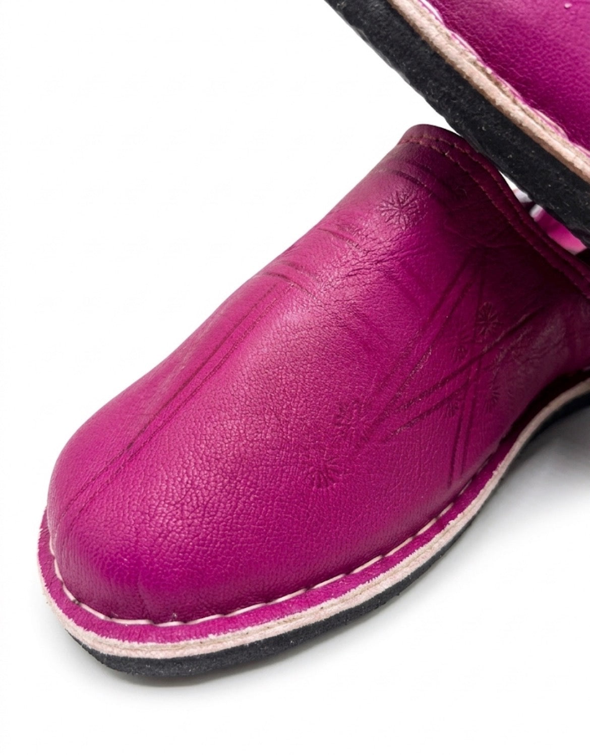 Babouche marocaine en cuir rose — chaussure artisanale fait main au Maroc