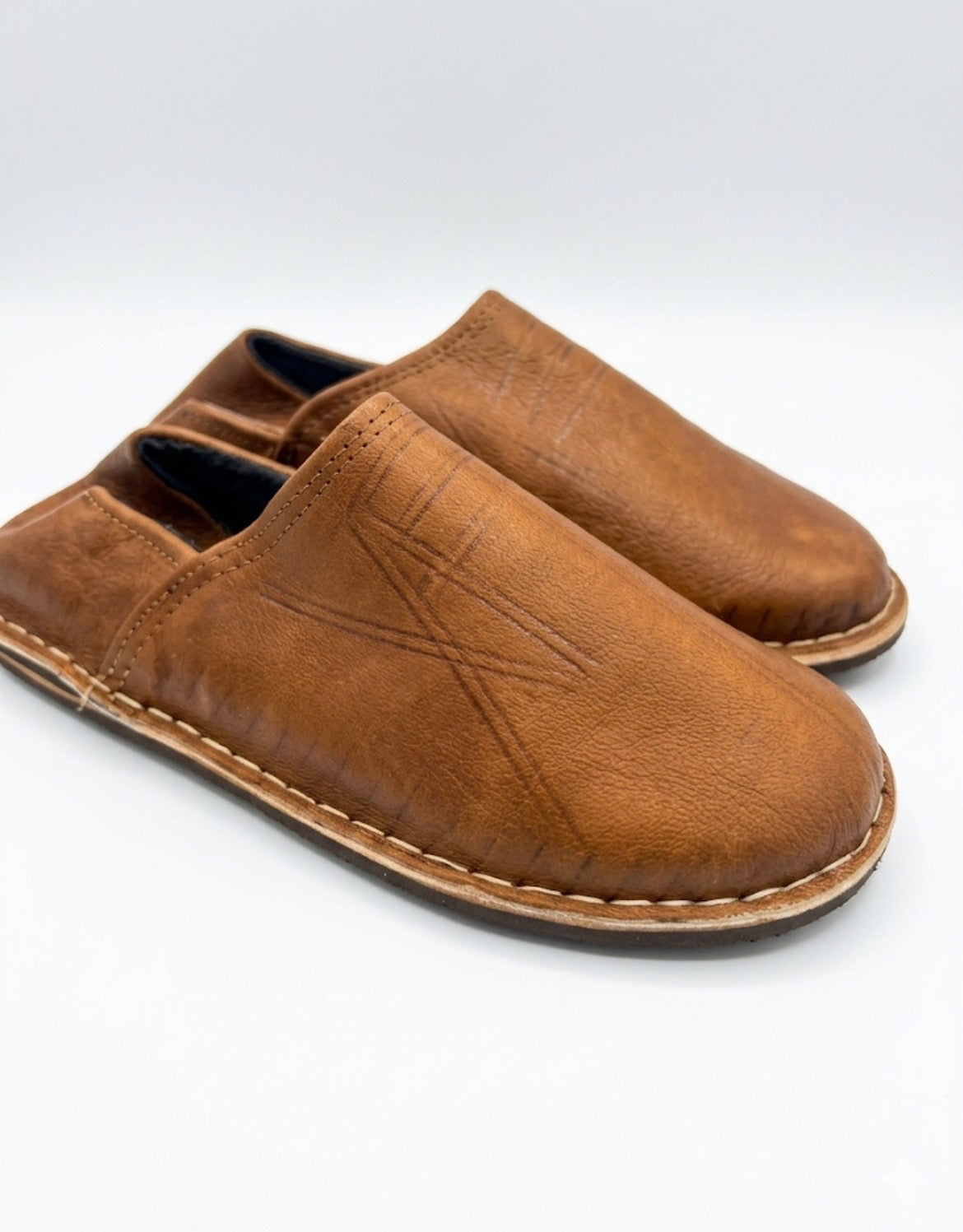 Babouche marocaine en cuir camel — chaussure artisanale fait main au Maroc