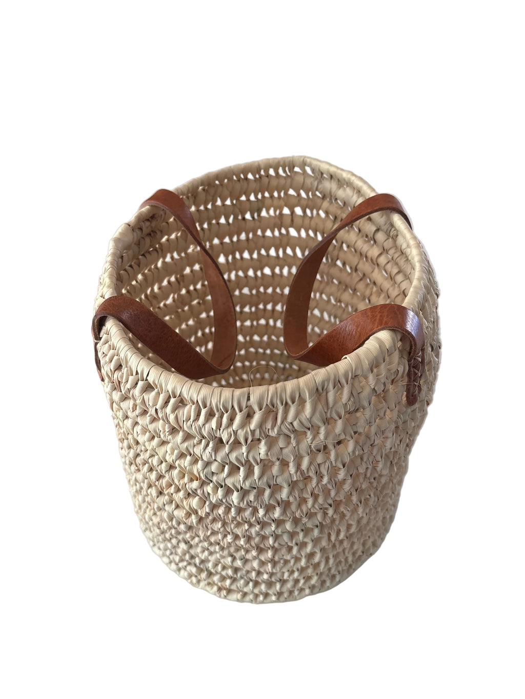 Panier tressé en feuille de palmier et anses cuir — fait main au Maroc