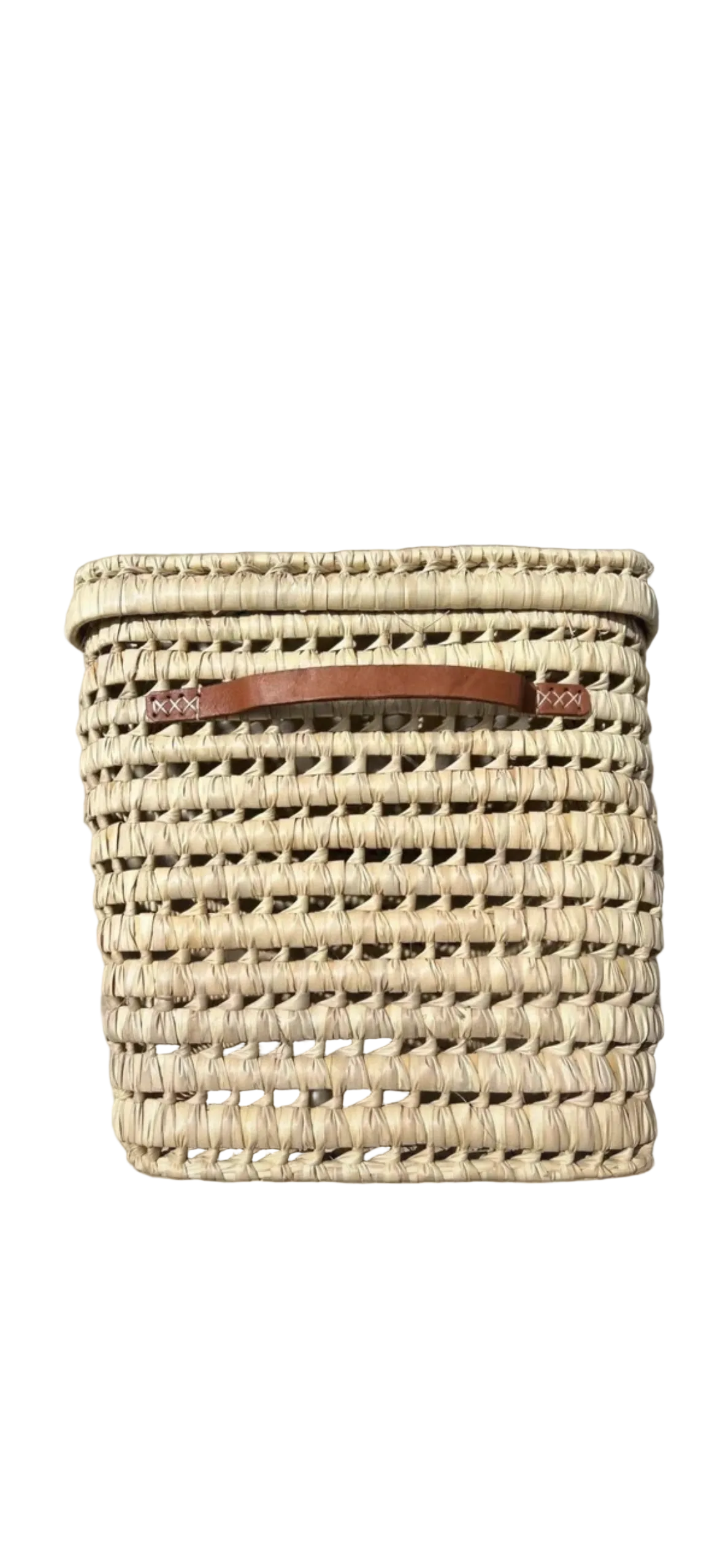 Malle tressée en feuilles de palmier 80 cm poignée cuir — pièce unique artisanale, fait main au Maroc