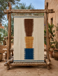 Tapis berbère géométrique ivoire terracotta et bleu cobalt — tissé main Maroc