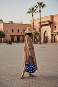 Tote bag en velours artisanal bleu et blanc — fait main Maroc
