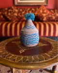 Pot berbère tressé bleu et gris — décoration artisanale marocaine, fait main au Maroc