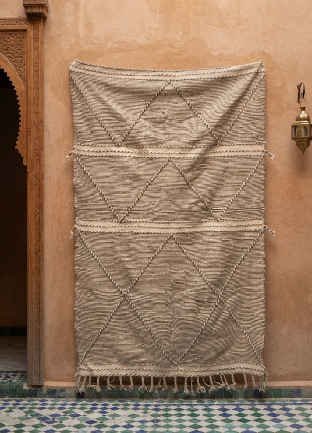 Kilim en laine naturelle beige et blanc motifs losanges — 250 x 150 cm pièce unique Maroc