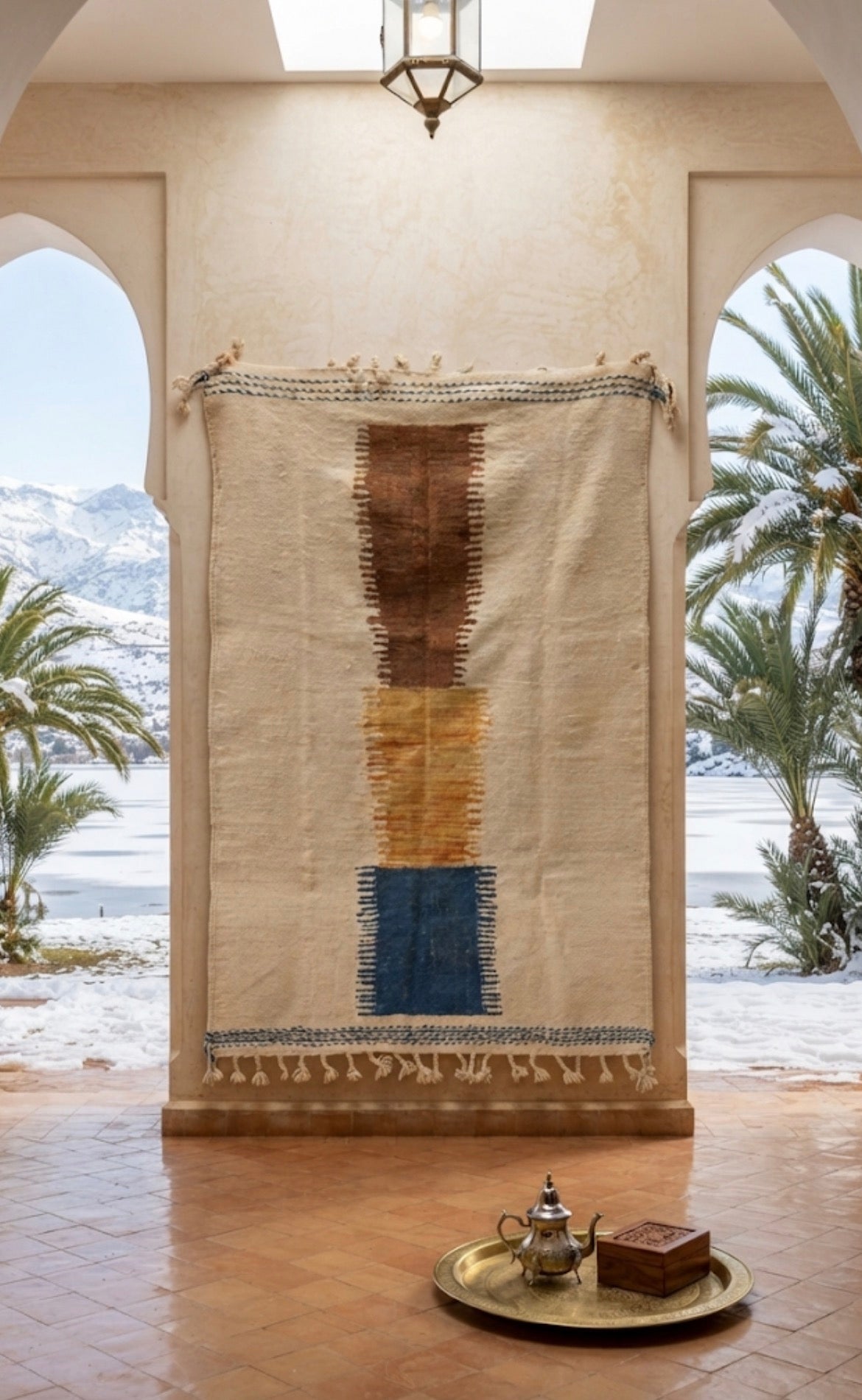 Tapis berbère géométrique ivoire terracotta et bleu cobalt — tissé main Maroc
