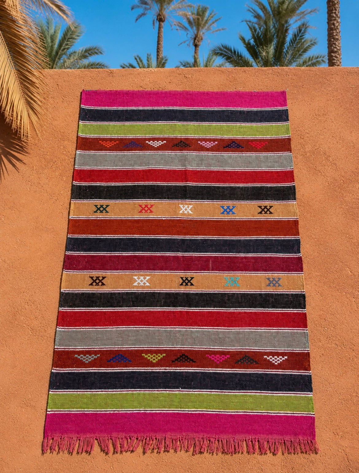 Kilim berbère multicolore à rayures en laine artisanale — tissé main Maroc