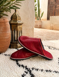 Babouche marocaine artisanale en cuir rouge sans talon — taille 44 fait main Maroc