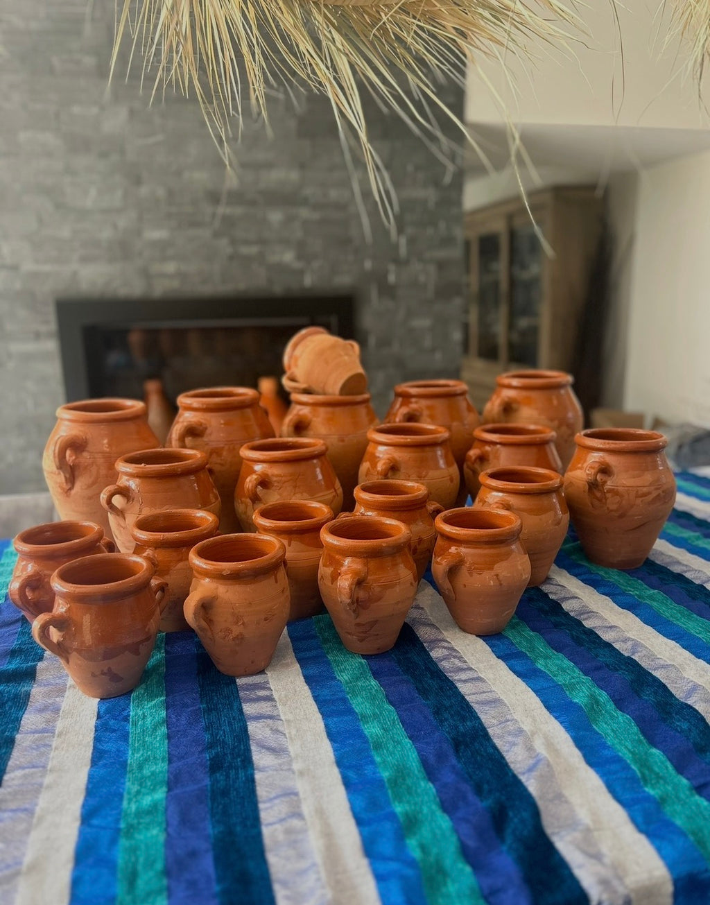 Collection de tangias en terre cuite artisanales marocaines – poteries fait main
