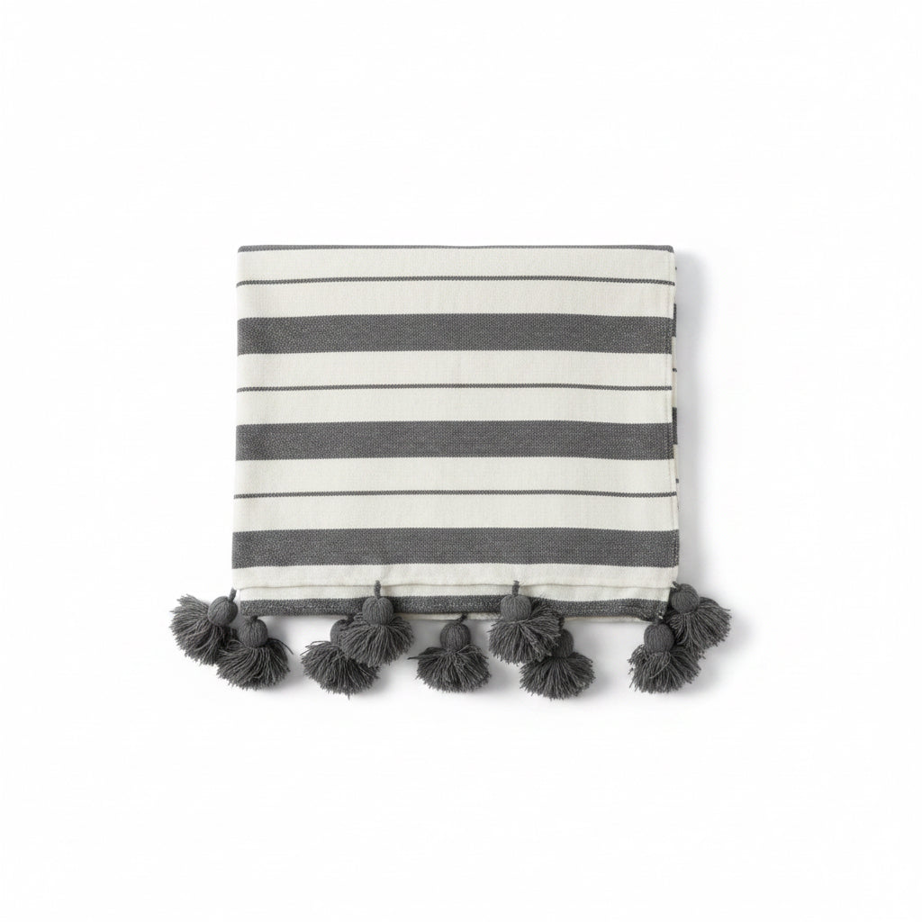 Plaid marocain à rayures blanc et gris — pompons fait main Maroc