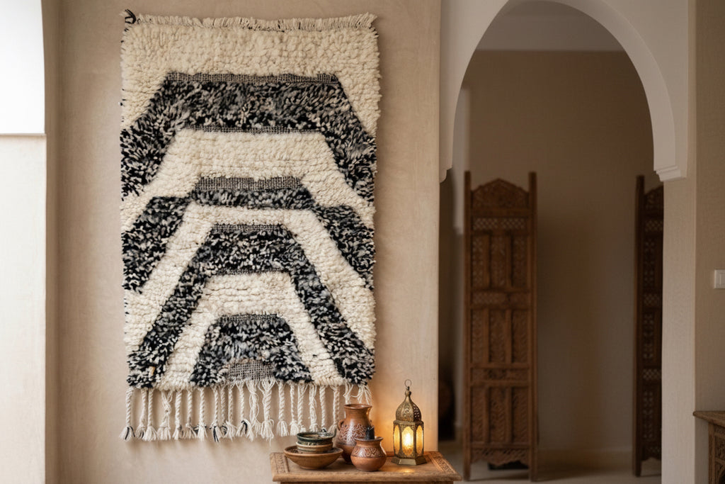 Tapis berbère en laine blanc et noir — tissé main pièce unique Maroc