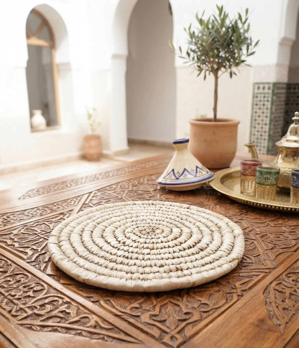 Dessous de plat tressé en fibre naturelle — fait main au Maroc