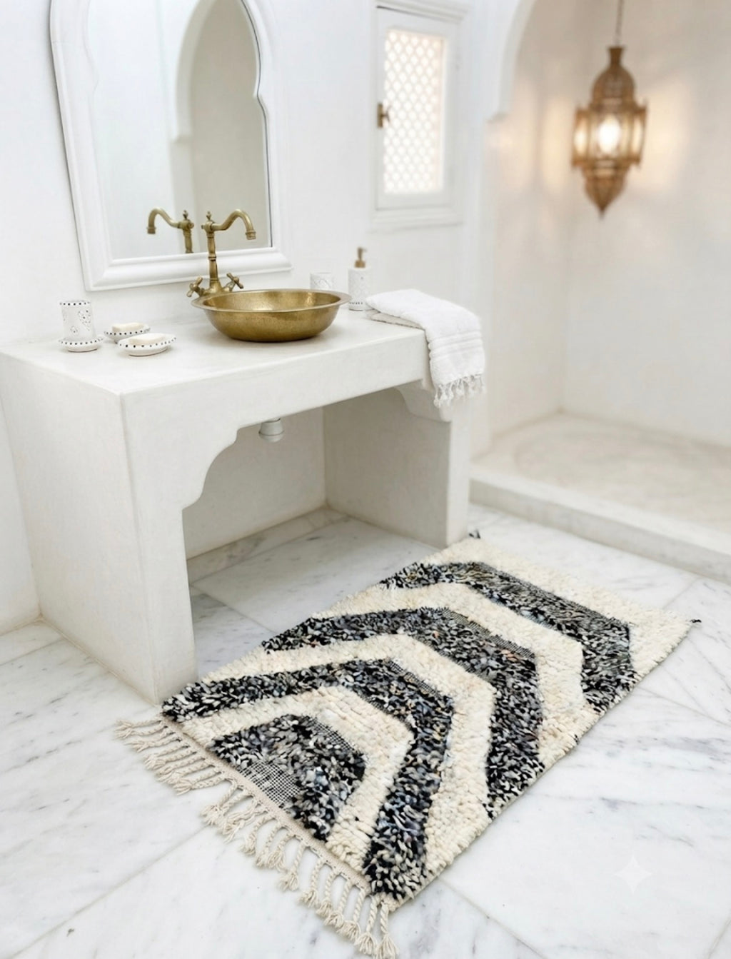 Tapis berbère en laine blanc et noir — tissé main pièce unique Maroc