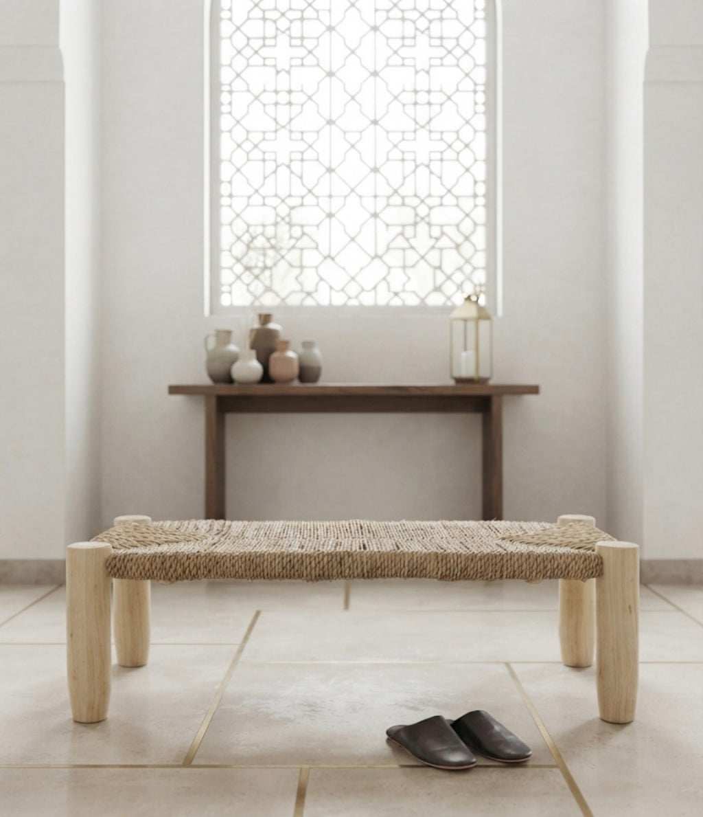Banc en bois d'eucalyptus et doum tressé — mobilier artisanal marocain, fait main au Maroc
