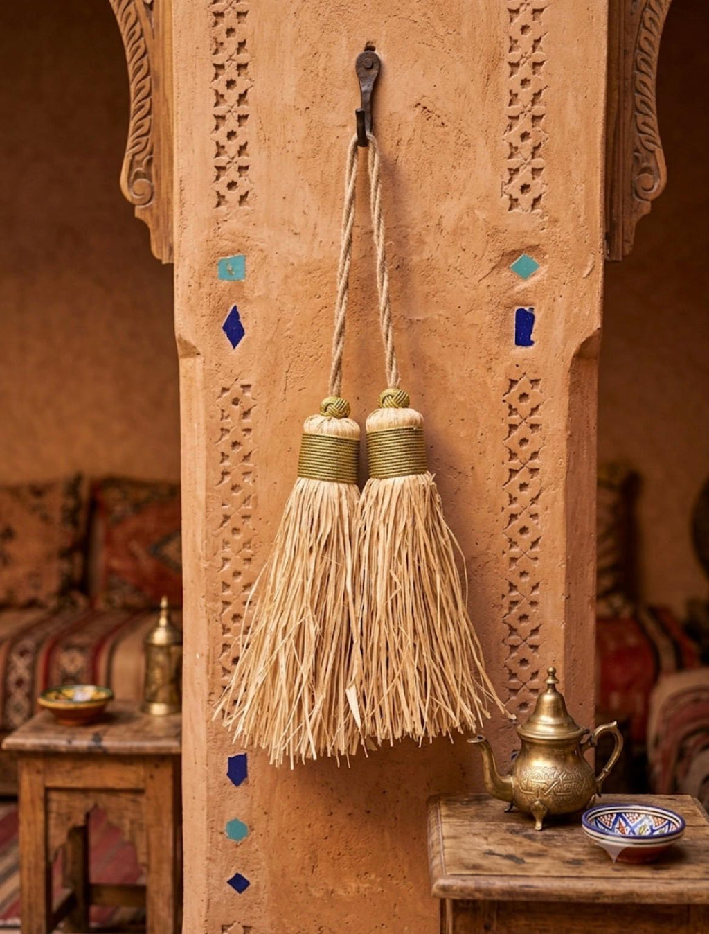 Lot de 2 pompons en raphia fil doré — décoration artisanale marocaine fait main
